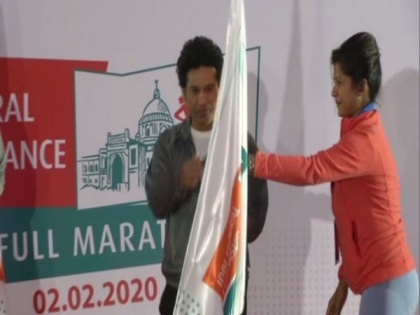 Sachin Tendulkar flags off Kolkata Full Marathon | Sachin Tendulkar flags off Kolkata Full Marathon