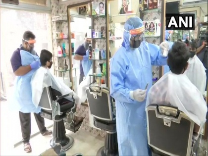 COVID-19: Salons reopen in Mumbai under relaxed guidelines | COVID-19: Salons reopen in Mumbai under relaxed guidelines