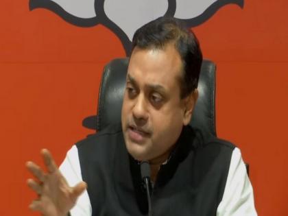 Sambit Patra calls Shiv Sena leaders 'Sonia Sainiks' after Sena downplays 'Free Kashmir' poster | Sambit Patra calls Shiv Sena leaders 'Sonia Sainiks' after Sena downplays 'Free Kashmir' poster Sambit Patra calls Shiv Sena leaders 'Sonia Sainiks' after Sena downplays 'Free Kashmir' poster | Sambit Patra calls Shiv Sena leaders 'Sonia Sainiks' after Sena downplays 'Free Kashmir' poster