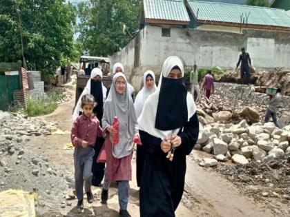 Tourists romanticise horses, Warwan residents want a bus | Tourists romanticise horses, Warwan residents want a bus Tourists romanticise horses, Warwan residents want a bus | Tourists romanticise horses, Warwan residents want a bus