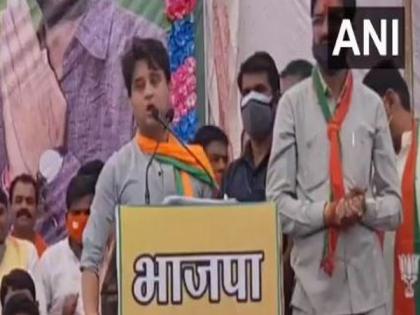 Yes I am a dog because the public is my master, whom I earnestly serve: Scindia on Kamal Nath's remark | Yes I am a dog because the public is my master, whom I earnestly serve: Scindia on Kamal Nath's remark