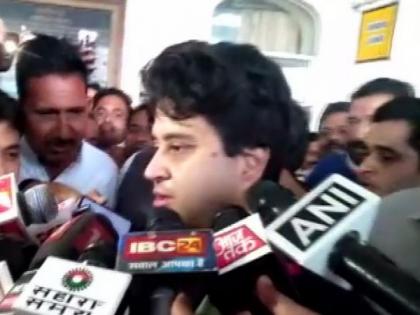 Cong will continue to serve people of MP, says Scindia over horse-trading allegations | Cong will continue to serve people of MP, says Scindia over horse-trading allegations Cong will continue to serve people of MP, says Scindia over horse-trading allegations | Cong will continue to serve people of MP, says Scindia over horse-trading allegations
