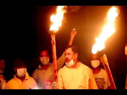 BJP MLA Raja Singh lights torch in Hyderabad to mark fight against COVID-19 | BJP MLA Raja Singh lights torch in Hyderabad to mark fight against COVID-19