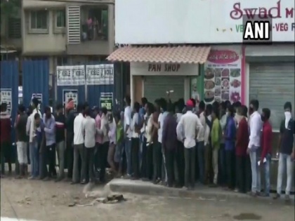 Migrant workers queue outside clinics in Thane's Dombivli for medical certificates to return home | Migrant workers queue outside clinics in Thane's Dombivli for medical certificates to return home