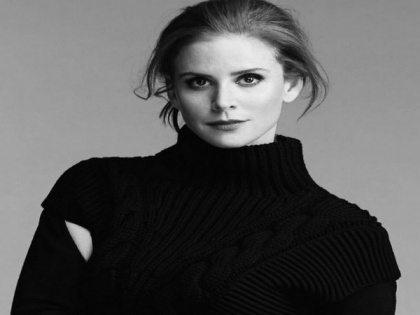 Throwback Thursday: 'Suits' actor Sarah Rafferty shares a picture from her wedding | Throwback Thursday: 'Suits' actor Sarah Rafferty shares a picture from her wedding