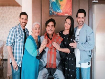 Sonakshi Sinha, her brothers launch art based online platform on their parents' wedding anniversary | Sonakshi Sinha, her brothers launch art based online platform on their parents' wedding anniversary