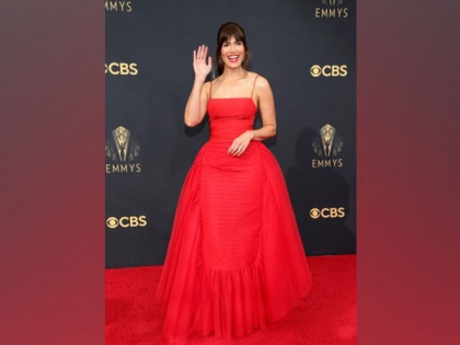 Mandy Moore stuns in red at Emmys 2021 | Mandy Moore stuns in red at Emmys 2021