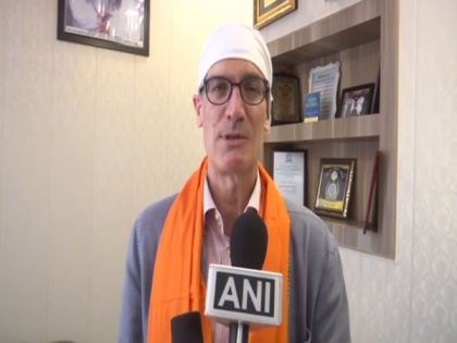 Switzerland's Ambassador to India offers prayers at Golden Temple | Switzerland's Ambassador to India offers prayers at Golden Temple