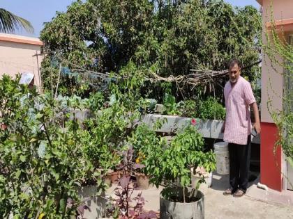 Amid land scarcity in Midnapore, professor develops organic rooftop vegetable kitchen garden at his residence | Amid land scarcity in Midnapore, professor develops organic rooftop vegetable kitchen garden at his residence