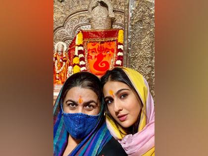Sara Ali Khan, Amrita Singh seek blessings at Khajrana Ganesh temple in Indore | Sara Ali Khan, Amrita Singh seek blessings at Khajrana Ganesh temple in Indore