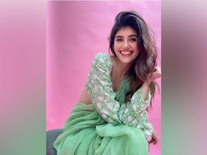 Sanjana Sanghi features in romance drama 'Uljhe Hue' | Sanjana Sanghi features in romance drama 'Uljhe Hue' Sanjana Sanghi features in romance drama 'Uljhe Hue' | Sanjana Sanghi features in romance drama 'Uljhe Hue'