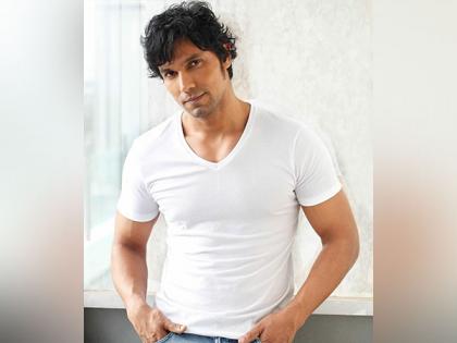 Randeep Hooda celebrates 100 days of 'Inspector Avinash' | Randeep Hooda celebrates 100 days of 'Inspector Avinash'