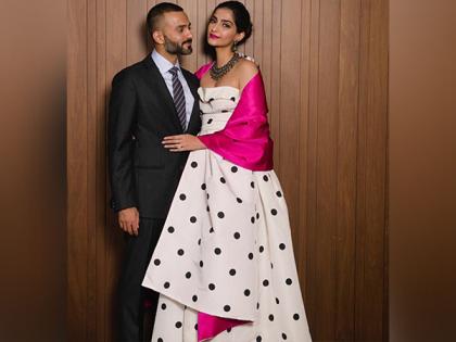 Sonam Kapoor, Anand Ahuja mark Valentine's Day with these heartfelt posts on Instagram | Sonam Kapoor, Anand Ahuja mark Valentine's Day with these heartfelt posts on Instagram Sonam Kapoor, Anand Ahuja mark Valentine's Day with these heartfelt posts on Instagram | Sonam Kapoor, Anand Ahuja mark Valentine's Day with these heartfelt posts on Instagram