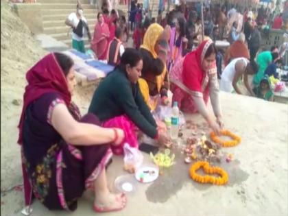 Prayagraj: Women celebrate Bhaidooj on Yamuna river bank | Prayagraj: Women celebrate Bhaidooj on Yamuna river bank