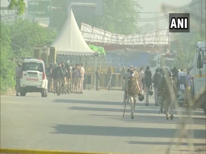 Security tightened at Delhi's Singhu border ahead of protest to mark six months of anti-farm laws agitation | Security tightened at Delhi's Singhu border ahead of protest to mark six months of anti-farm laws agitation