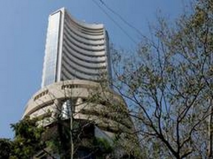 Sensex dips 773 points; IT, banking stocks slump | Sensex dips 773 points; IT, banking stocks slump