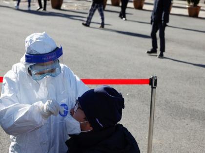Seoul to conduct COVID-19 tests on all employees in high-risk facilities | Seoul to conduct COVID-19 tests on all employees in high-risk facilities Seoul to conduct COVID-19 tests on all employees in high-risk facilities | Seoul to conduct COVID-19 tests on all employees in high-risk facilities