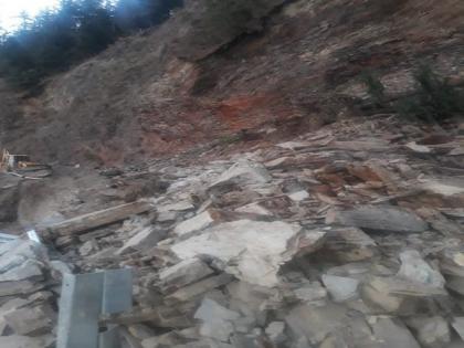 NH-5 blocked after landslide in Shimla's Theog | NH-5 blocked after landslide in Shimla's Theog