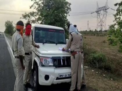 Truck driver leaves migrant worker's body on roadside in MP's Shivpuri | Truck driver leaves migrant worker's body on roadside in MP's Shivpuri Truck driver leaves migrant worker's body on roadside in MP's Shivpuri | Truck driver leaves migrant worker's body on roadside in MP's Shivpuri