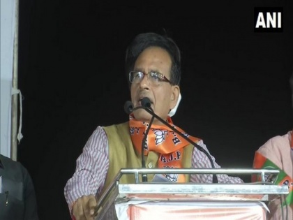 When I bow before public, Digvijaya, Kamal Nath I'm kneeling because they don't understand humility: Shivraj | When I bow before public, Digvijaya, Kamal Nath I'm kneeling because they don't understand humility: Shivraj