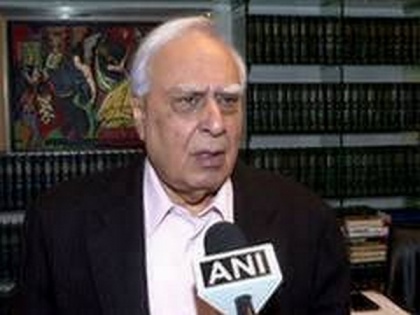 It was time to look Trump in the eye but you gave in Modi ji: Kapil Sibal after India temporarily lifts ban on supply of hydroxychloroquine | It was time to look Trump in the eye but you gave in Modi ji: Kapil Sibal after India temporarily lifts ban on supply of hydroxychloroquine