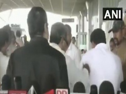 Siddaramaiah caught on cam slapping close aide | Siddaramaiah caught on cam slapping close aide