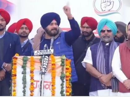 Navjot Sidhu hits out at Centre over 'skyrocketing' fuel prices | Navjot Sidhu hits out at Centre over 'skyrocketing' fuel prices