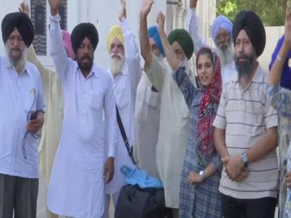 224 Sikh devotees leave for Pakistan on death anniversary of Maharaja Ranjit Singh | 224 Sikh devotees leave for Pakistan on death anniversary of Maharaja Ranjit Singh