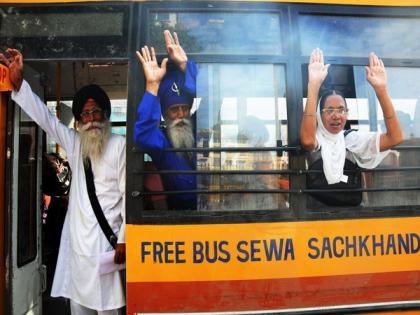 500 Sikh pilgrims cross Pak for Guru Nanak Dev's 550th birth celebrations | 500 Sikh pilgrims cross Pak for Guru Nanak Dev's 550th birth celebrations