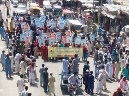 People in Sindh hold protest against state terrorism, demand release of political activists | People in Sindh hold protest against state terrorism, demand release of political activists
