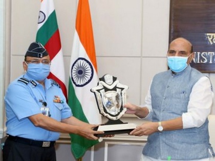Rajnath Singh presents Raksha Mantri Trophy for Command Hospitals of Armed Forces Medical Services | Rajnath Singh presents Raksha Mantri Trophy for Command Hospitals of Armed Forces Medical Services