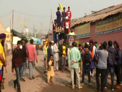Farmers protesting at Singhu border give mixed reactions to PM Modi's decision to repeal farm laws | Farmers protesting at Singhu border give mixed reactions to PM Modi's decision to repeal farm laws