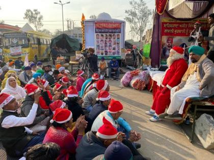 Church volunteers celebrate Christmas at Singhu border with farmers | Church volunteers celebrate Christmas at Singhu border with farmers