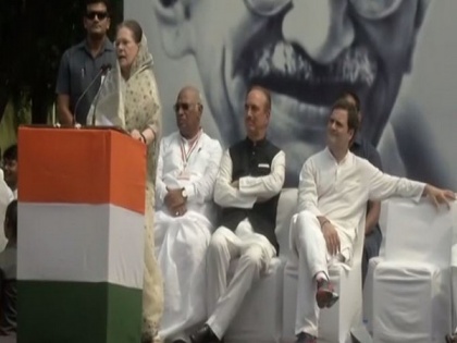 Congress's 'Gandhi Sandesh Yatra' reaches Raj Ghat | Congress's 'Gandhi Sandesh Yatra' reaches Raj Ghat