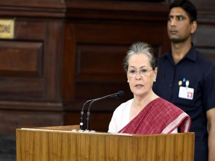 Sonia Gandhi, other Cong leaders extend wishes on Navroz | Sonia Gandhi, other Cong leaders extend wishes on Navroz