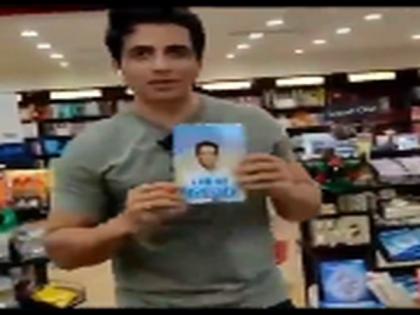 Rajkummar Rao, Tusshar Kapoor congratulate Sonu Sood for his autobiography | Rajkummar Rao, Tusshar Kapoor congratulate Sonu Sood for his autobiography Rajkummar Rao, Tusshar Kapoor congratulate Sonu Sood for his autobiography | Rajkummar Rao, Tusshar Kapoor congratulate Sonu Sood for his autobiography