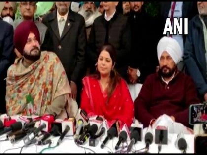 Actor Sonu Sood's sister Malvika joins Congress ahead of Punjab polls | Actor Sonu Sood's sister Malvika joins Congress ahead of Punjab polls