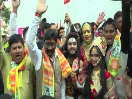 Jharkhand CM visits Pahadi Mandir, offers prayers | Jharkhand CM visits Pahadi Mandir, offers prayers