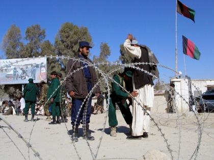 Thousands of Afghans stranded in Spin Boldak to enter Pakistan | Thousands of Afghans stranded in Spin Boldak to enter Pakistan