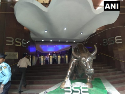 Bulls roar on D-Street, Sensex up 790 points | Bulls roar on D-Street, Sensex up 790 points