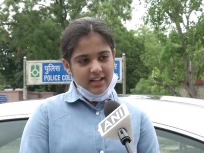 12-year-old Noida girl breaks piggy bank to help fly 3 migrant labourers to their home state | 12-year-old Noida girl breaks piggy bank to help fly 3 migrant labourers to their home state