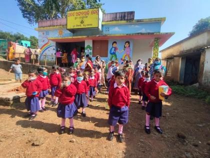Odisha govt distributes shoes, sweaters to pre-school children in anganwadis | Odisha govt distributes shoes, sweaters to pre-school children in anganwadis