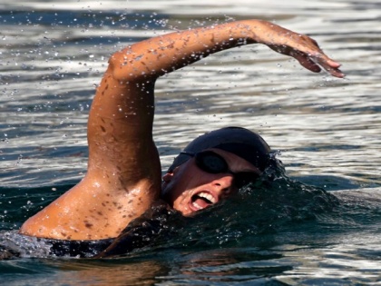 Australian swimmer Chloe McCardel breaks men's record for most English Channel crossings | Australian swimmer Chloe McCardel breaks men's record for most English Channel crossings