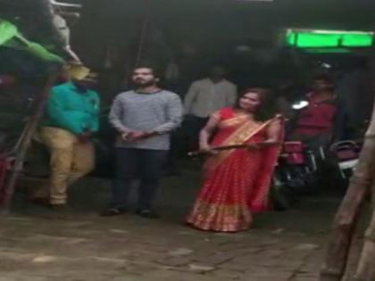 Self-styled godwoman defies lockdown in UP, brandishes sword | Self-styled godwoman defies lockdown in UP, brandishes sword Self-styled godwoman defies lockdown in UP, brandishes sword | Self-styled godwoman defies lockdown in UP, brandishes sword