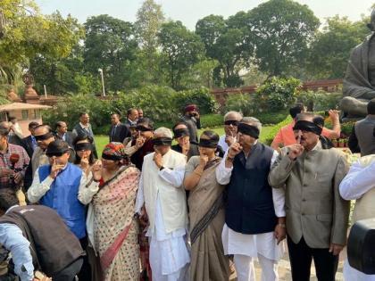 TMC MPs stage protest in Parliament premises over Delhi violence | TMC MPs stage protest in Parliament premises over Delhi violence TMC MPs stage protest in Parliament premises over Delhi violence | TMC MPs stage protest in Parliament premises over Delhi violence