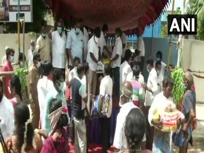 TN Congress distributes ration, relief material to needy amid lockdown | TN Congress distributes ration, relief material to needy amid lockdown