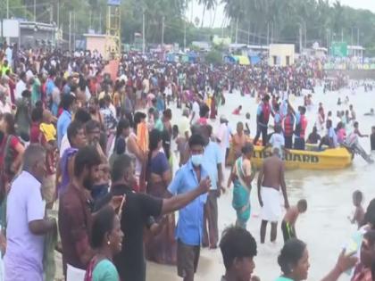 Tamil Nadu: Devotees flout COVID protocols as they bathe on Thai Ammavasai | Tamil Nadu: Devotees flout COVID protocols as they bathe on Thai Ammavasai Tamil Nadu: Devotees flout COVID protocols as they bathe on Thai Ammavasai | Tamil Nadu: Devotees flout COVID protocols as they bathe on Thai Ammavasai