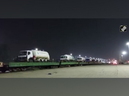 Oxygen Express carrying 70 metric tonnes of liquid medical oxygen to reach Delhi by tomorrow: Railways | Oxygen Express carrying 70 metric tonnes of liquid medical oxygen to reach Delhi by tomorrow: Railways