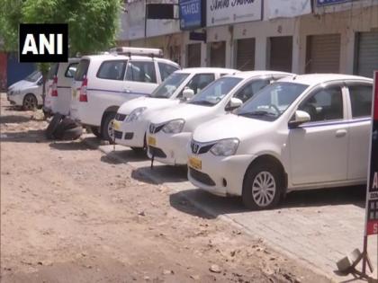 COVID-19 Lockdown: Taxi drivers in Amritsar rely on 'langar' for food | COVID-19 Lockdown: Taxi drivers in Amritsar rely on 'langar' for food