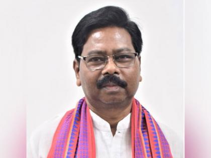 Union Minister Bishweswar Tudu thrashes 2 Odisha Govt officials, victims hospitalised | Union Minister Bishweswar Tudu thrashes 2 Odisha Govt officials, victims hospitalised